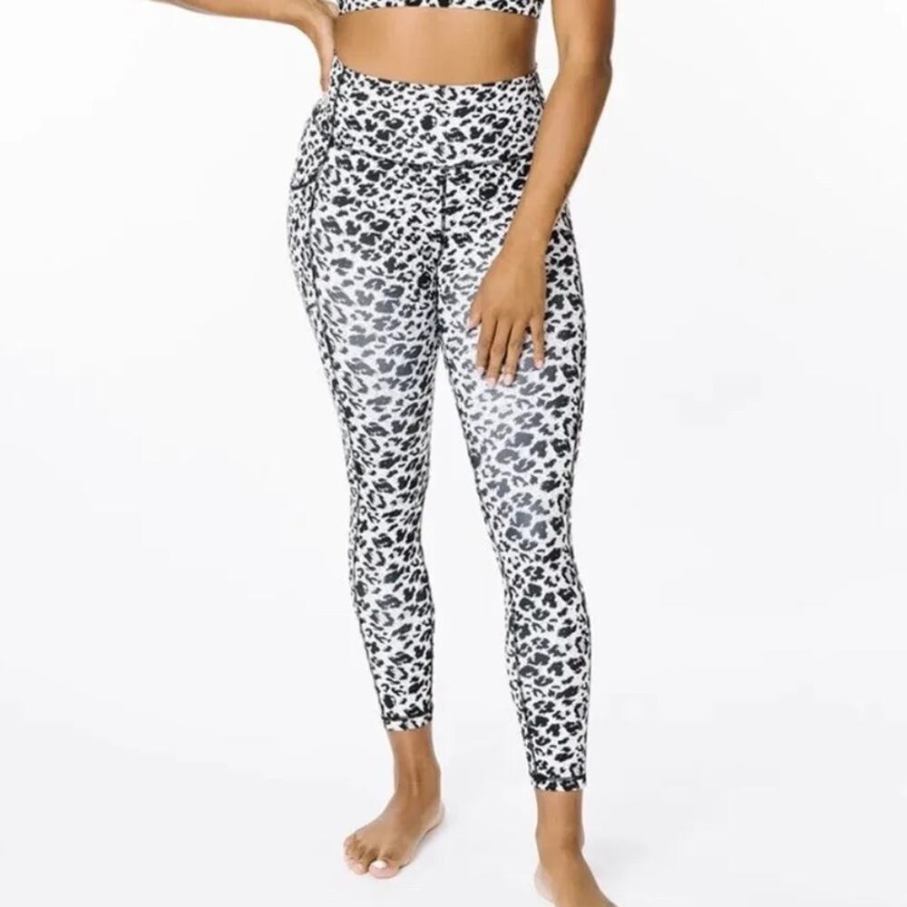 Zyia Active Black & White Leopard Print Pocket Cropped Leggings Size 4
